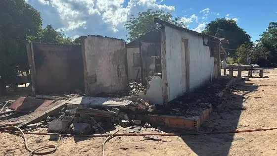 Homem tenta matar esposa, explode a própria casa e acaba internado sob custódia em MT