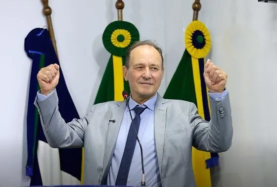 Prefeito recém-empossado propõe aumentar a própria verba indenizatória para quase R$ 10 mil