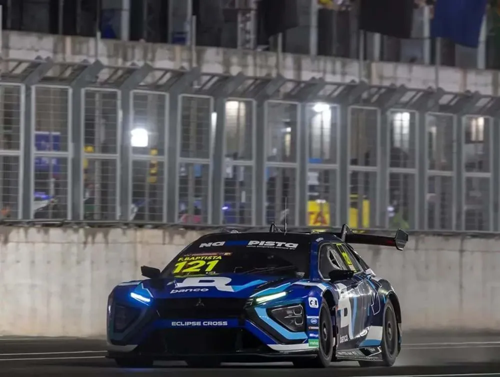 Com ultrapassagem sobre Felipe Massa, Baptista domina prova da Stock Car em MT