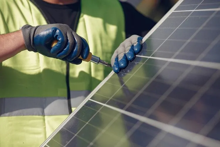 Justiça suspende cobrança retroativa de ICMS sobre energia solar