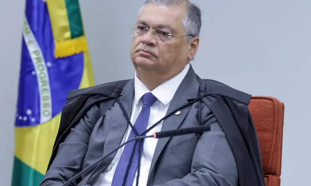 Flávio Dino manda suspender pagamentos ilegais nos Três Poderes